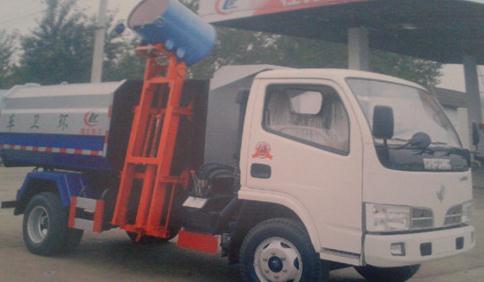 掛桶<a href=http://m.wuxinglock.com/ljc target=_blank class=infotextkey>垃圾車</a>裝卸垃圾桶圖片