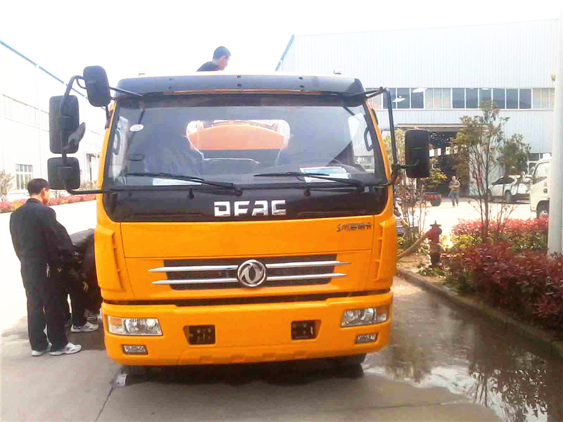 高壓清洗<a href=http://m.wuxinglock.com/xifenche/ target=_blank class=infotextkey>吸糞車</a>正面圖